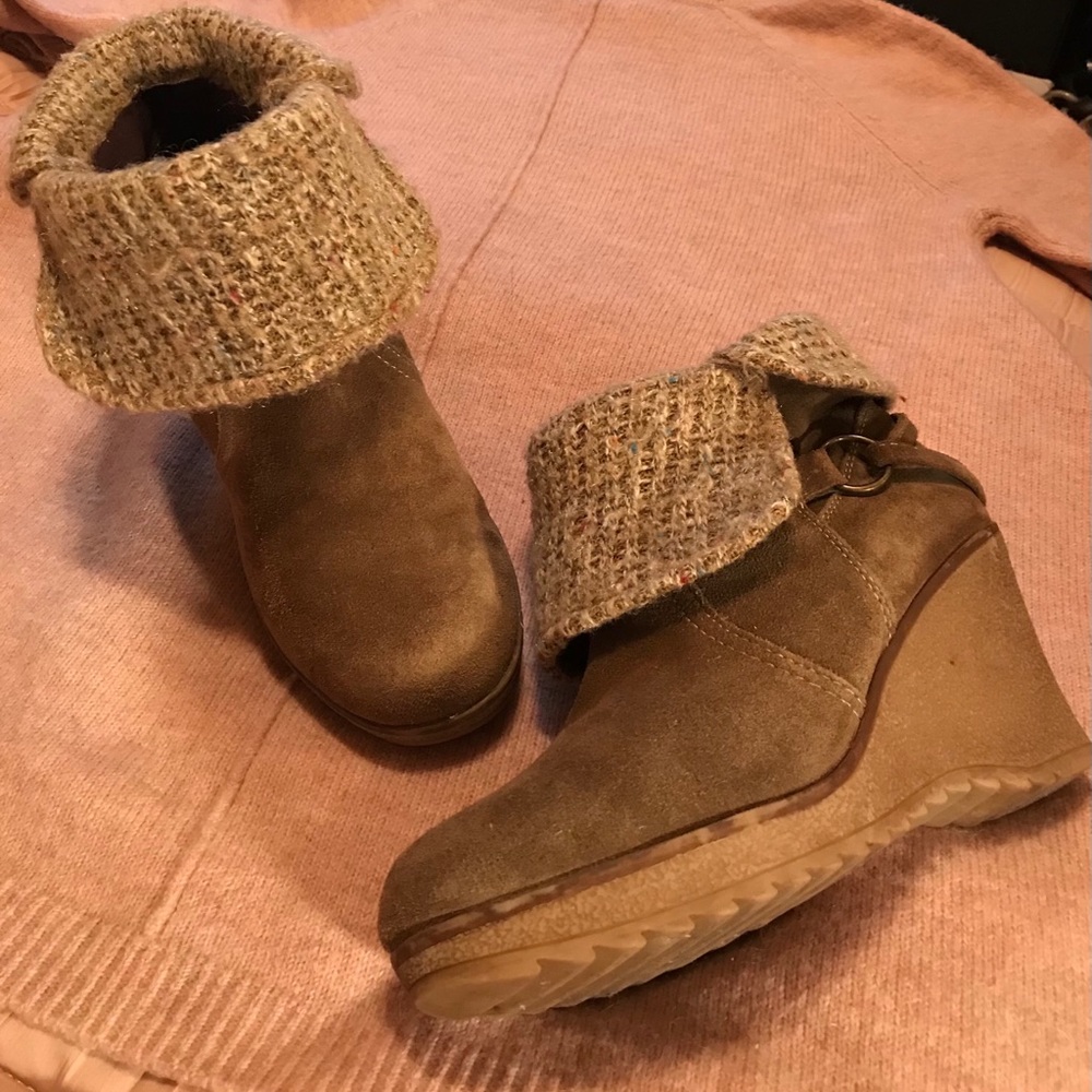 Bjorndal Olive Green Suede folder over wedge boots